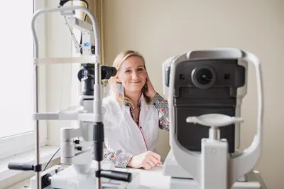 lek. Elżbieta Szymańska, Okulista